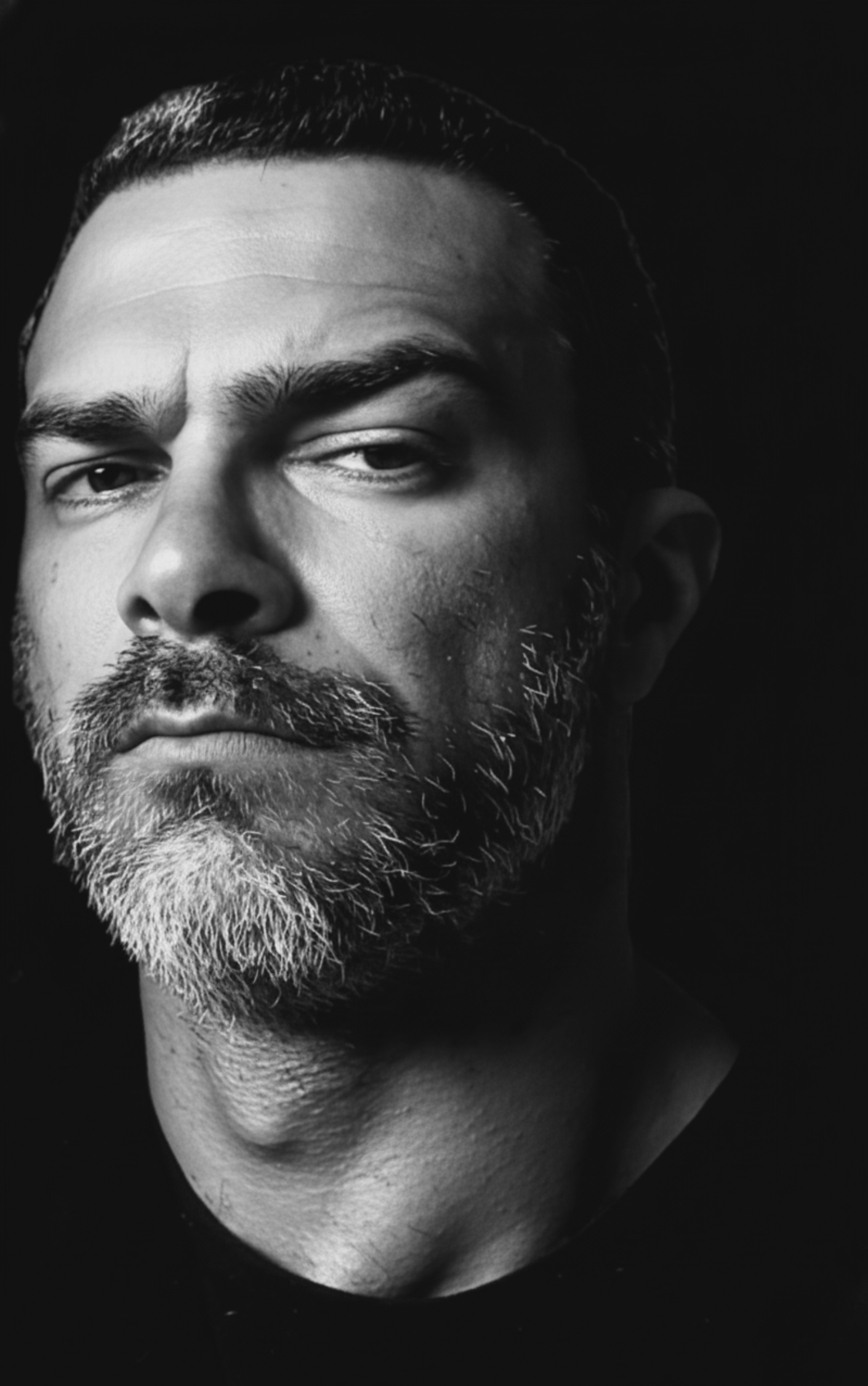 Rafael Bernardo em retrato preto e branco
